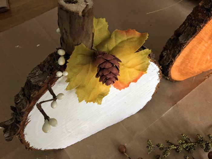 DIY Halloween Craft - Wood Slice Pumpkins - theprojectlady.com